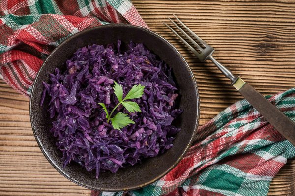 Quelles sont les meilleures recettes de salades de pois chiches pour un déjeuner riche en protéines et faible en calories ?