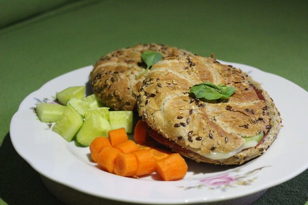 Quels conseils pour réaliser des beignets de chou-fleur épicés et croustillants?