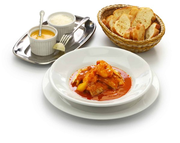 Comment élaborer un menu de plats à base de poissons locaux pour un restaurant de bord de mer?